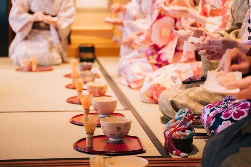 Kimono Tea Ceremony Experience at Kyoto Oritsuruya, Nishiki 
