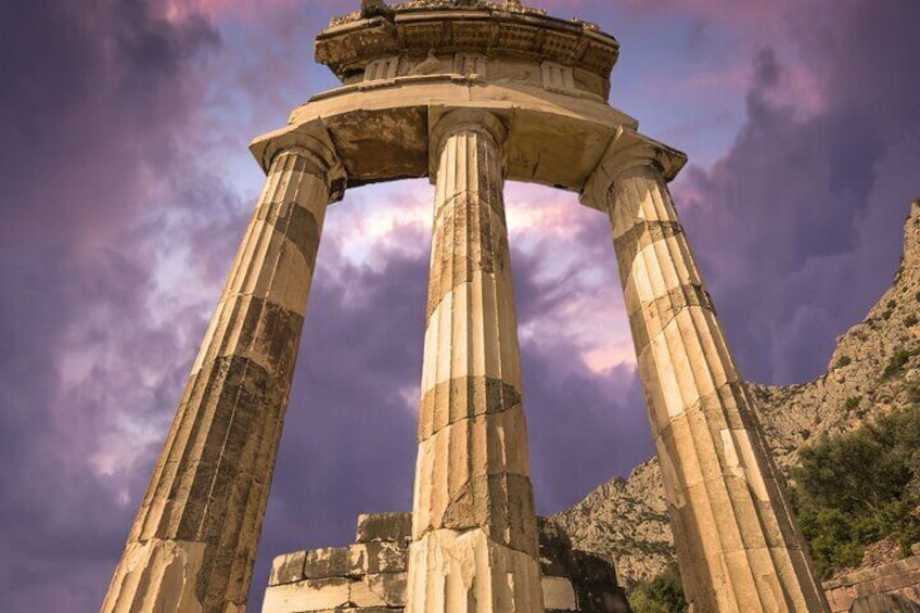 Athens to Delphi & Arachova private day tour