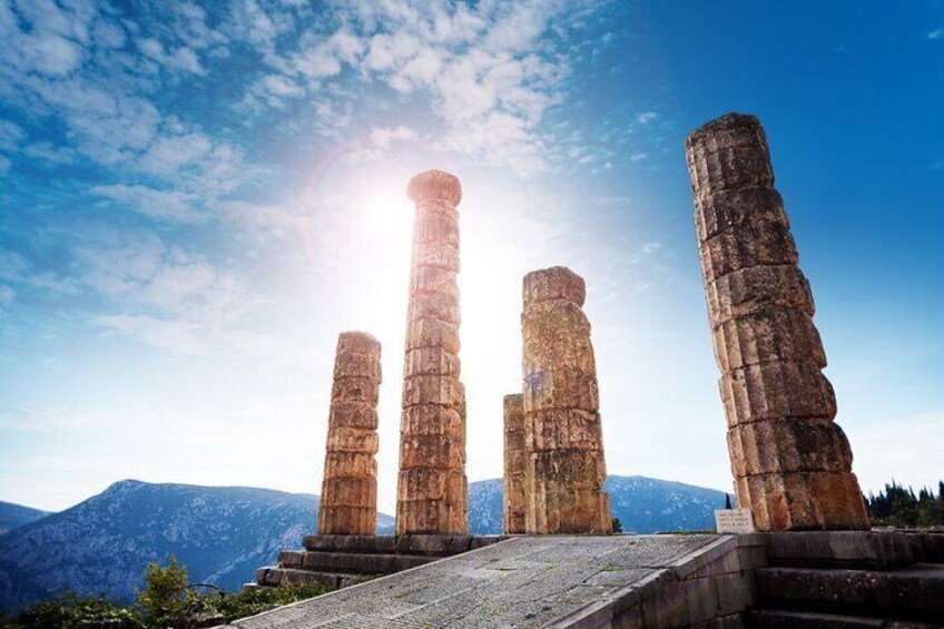 Athens to Delphi & Arachova private day tour