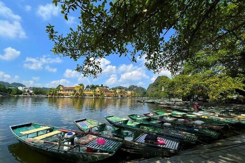 Best of Northern Vietnam: 5-Day Tour to Ninh Binh & Ha Long Bay