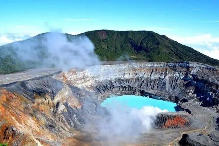 Discover the Majesty of the Poás Volcano