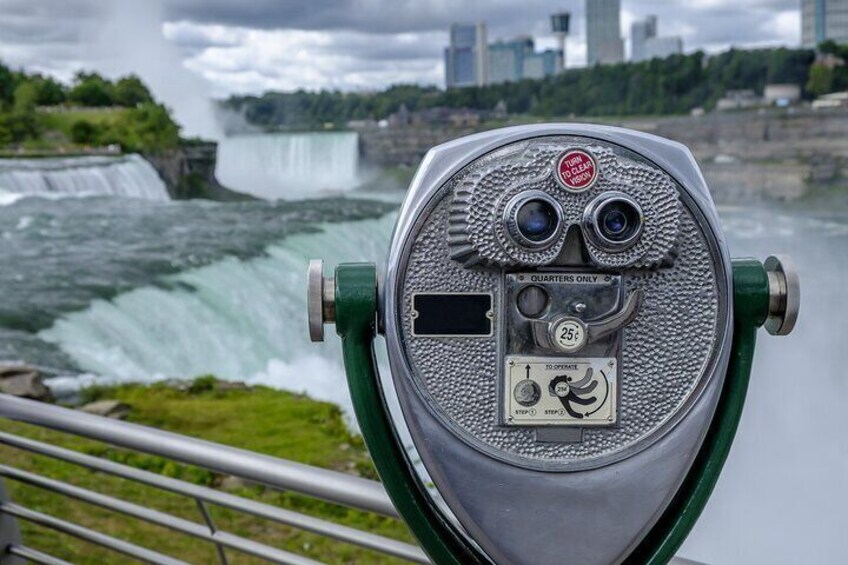  Historic Walking Private Tour at Niagara Falls