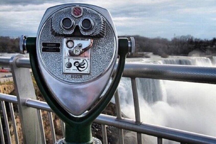  Historic Walking Private Tour at Niagara Falls