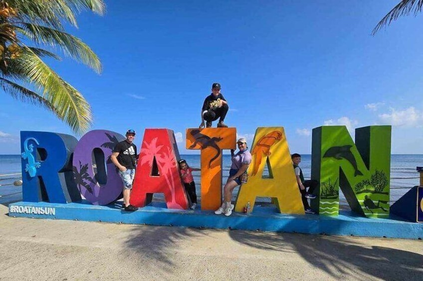 Roatan Glass Bottom Boat with Wildlife and Chocolate/Rum Tasting