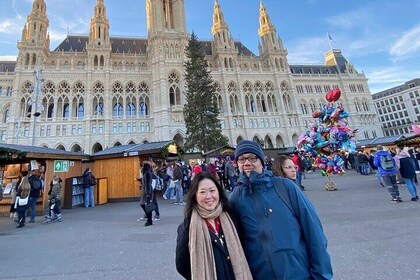 Budapest Christmas Markets and Highlights Tour from Vienna 2 days