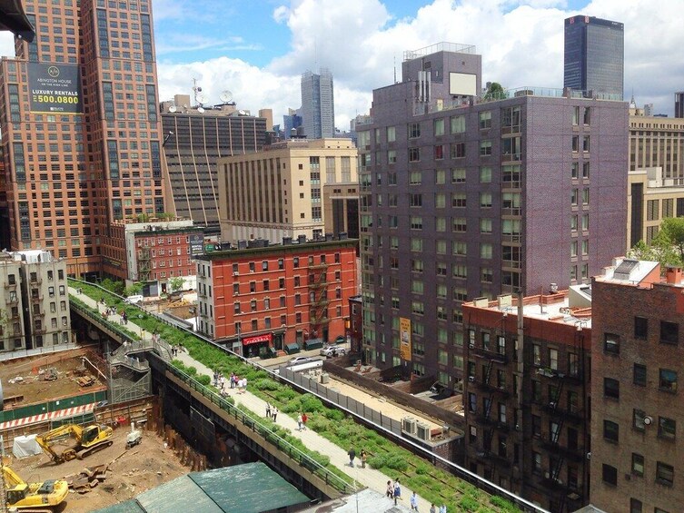 NYC 2-Hour Guided Tour: History of the High Line, Hudson River, and Chelsea