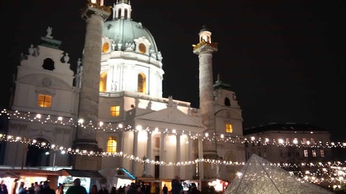 Vienna: Private Christmas Markets Tour with Drink & Snack