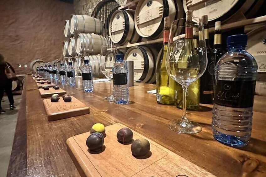 Wine and chocolate tasting in Cava underground in El Cielo 