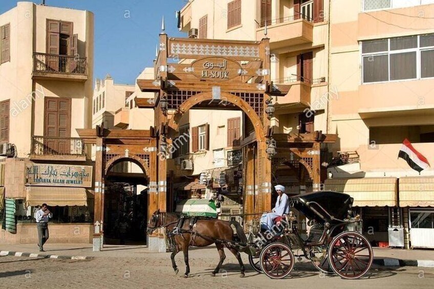 Luxor: Nile Felucca Cruise and Horse Carriage City Tour