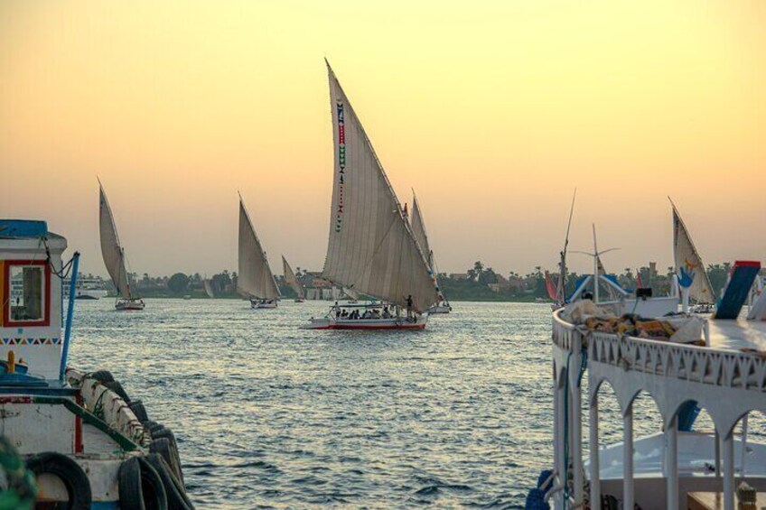 Luxor: Nile Felucca Cruise and Horse Carriage City Tour