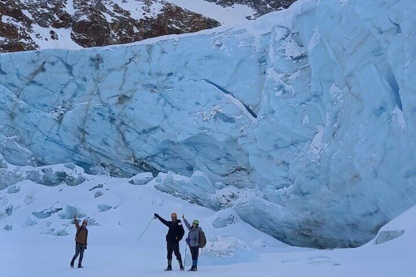 Premium Albino Eye Glacier Trekking For Small Groups