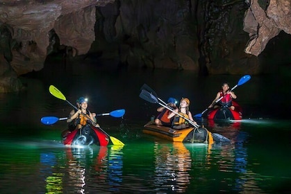 Conquer of Phong Nha Cave 4,5 km by kayaking Group Tour