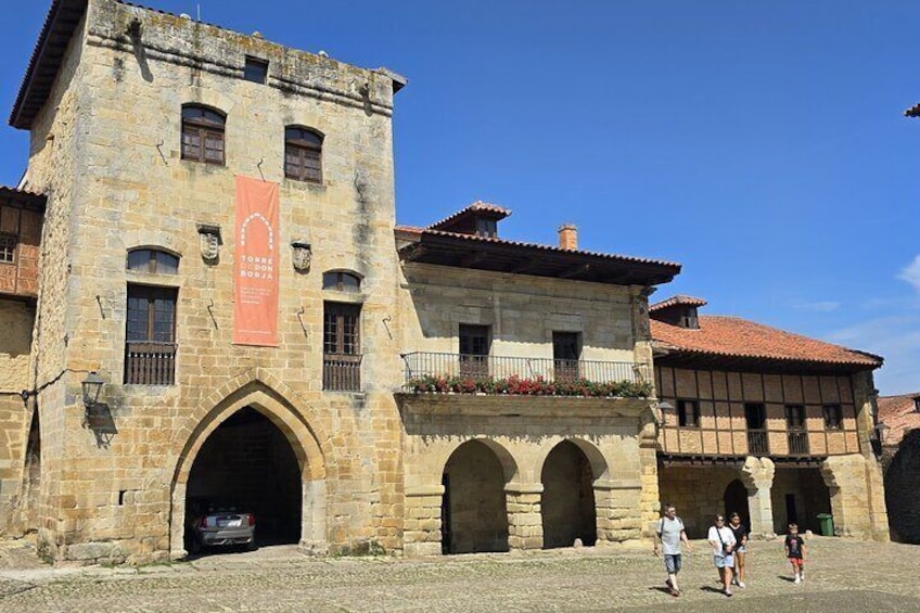 Private Guided Walking Tour of Santillana del Mar