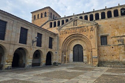 Private Guided Walking Tour of Santillana del Mar