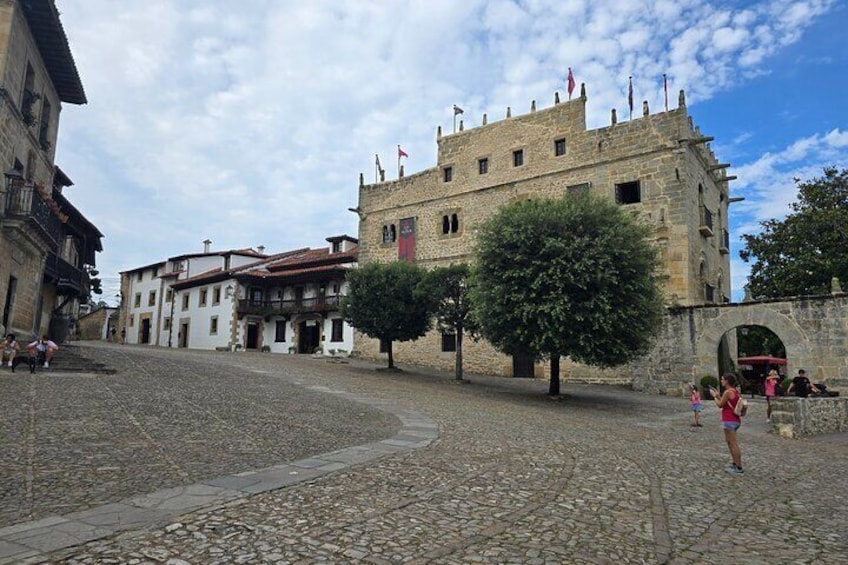 Private Guided Walking Tour of Santillana del Mar