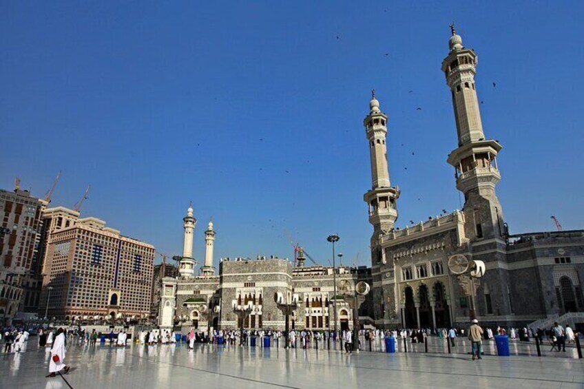 Explore the Sacred City with Makkah One Day City Tour