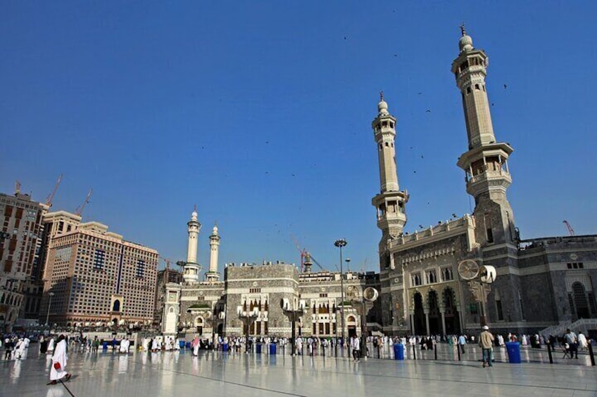Explore the Sacred City with Makkah One Day City Tour