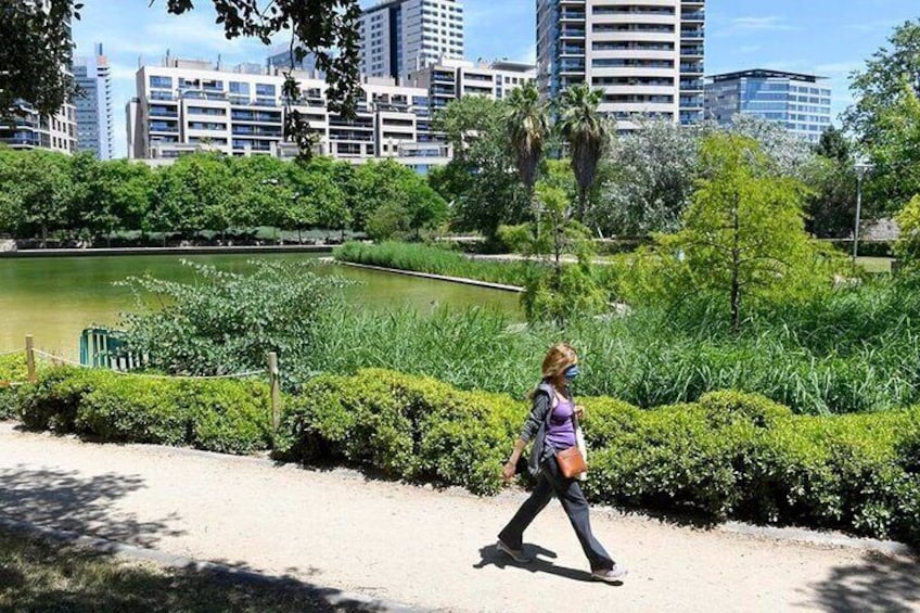 Electric skateboard tour of promenade and parks