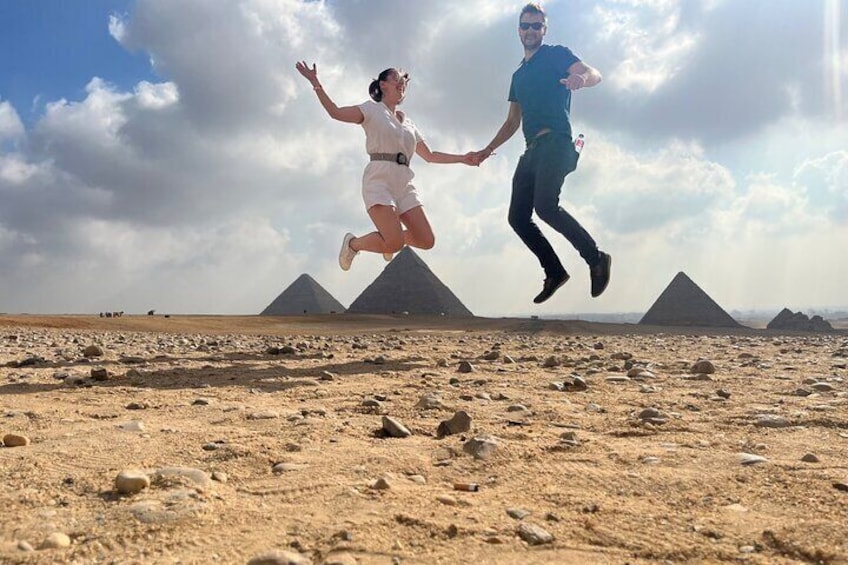 Luxurious Tour to Giza Pyramids, Khafre's Valley Temple & Sphinx 