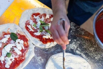 San Gimignano Pizza Cooking Class with Lunch and Wine