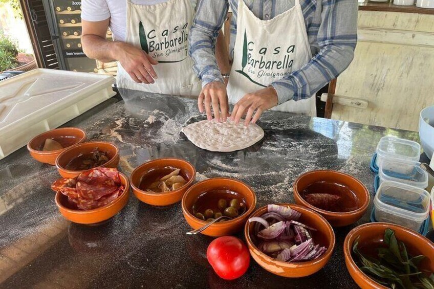  San Gimignano Pizza Cooking Class with Lunch and Wine