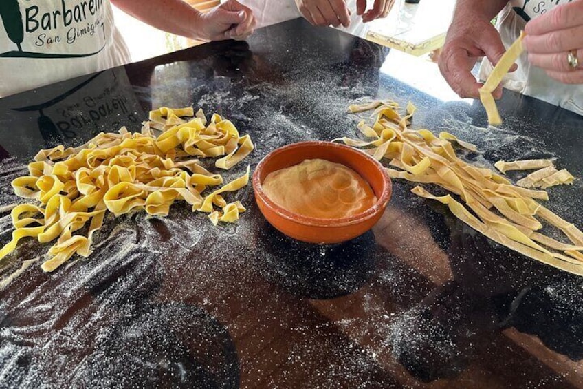 San Gimignano, Pasta Cooking Class with Dinner and Wine