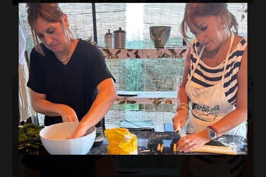 San Gimignano, Pasta Cooking Class with Dinner and Wine