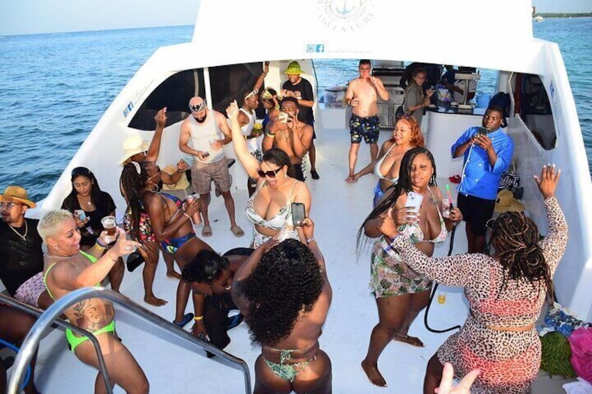  Private Party Boat Tour For Groups with BBQ drinks & Snorkeling