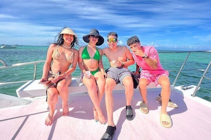 Catamaran For Private Groups and Families Plus Lunch + Drinks