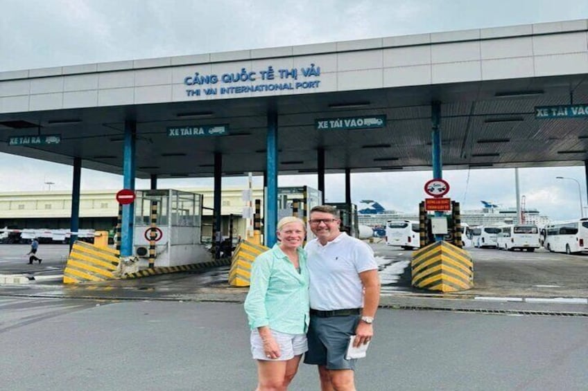 Phu My Port: to Ho Chi Minh City & Market/Cu Chi Tunnel Discovery