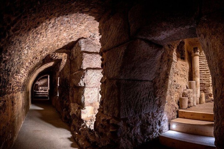 Toledo Underground Tour Visit Thermae and Private Basements