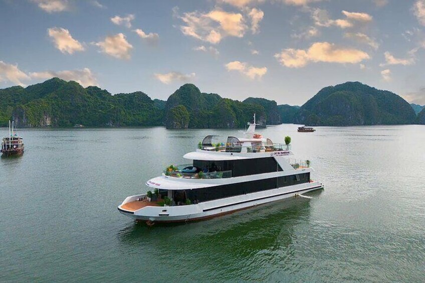 Stunning Sunset Lan Ha Bay on Luxury Cruise with Water Slide 