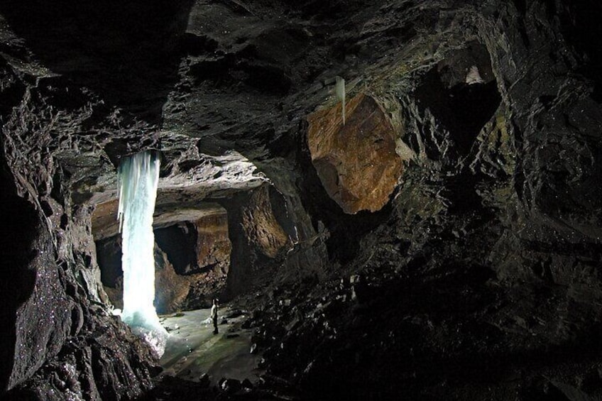 Learn how the miners worked to create these enormous spaces, straight out of a scene from 'Lord of the Rings