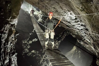 Tour de aventura subterráneo en Suecia
