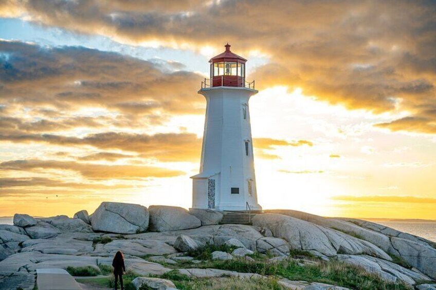 Peggy's Cove, Lunenburg and Titanic Cemetery Full Day Tour