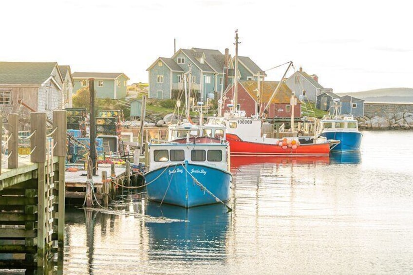 Peggy's Cove, Lunenburg and Titanic Cemetery Full Day Tour