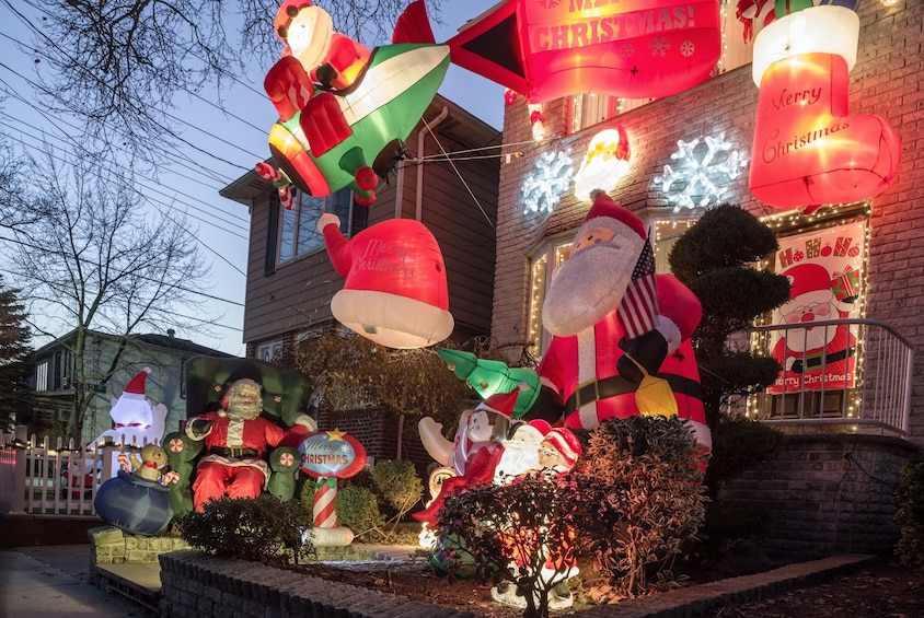 NYC: Dyker Heights Luxury Holiday Lights Tour & Hot Cocoa  