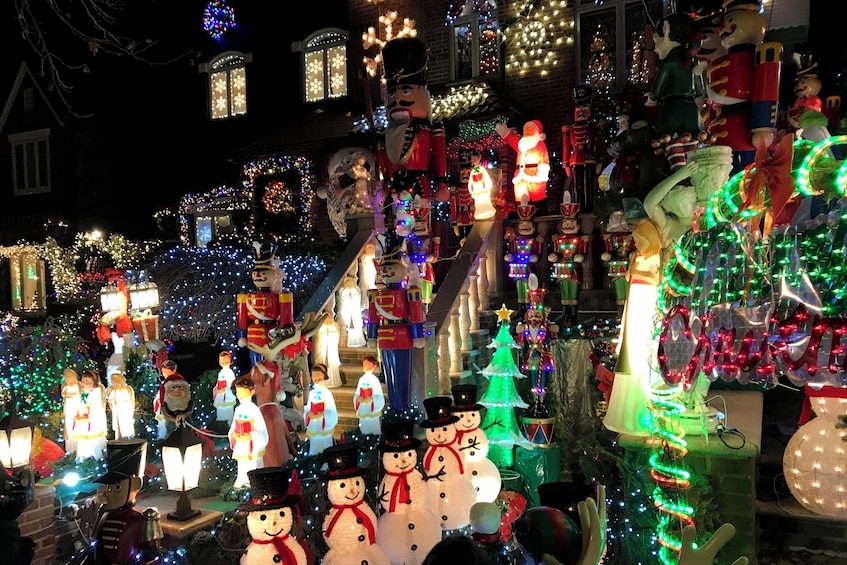 NYC: Dyker Heights Luxury Holiday Lights Tour & Hot Cocoa  