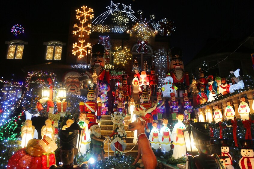 NYC: Dyker Heights Luxury Holiday Lights Tour & Hot Cocoa  