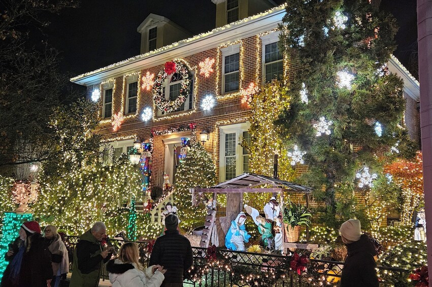 NYC: Dyker Heights Luxury Holiday Lights Tour & Hot Cocoa  