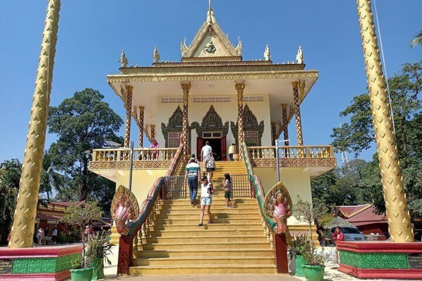 Sihanoukville's Ornate Buddhist Temple with Gilded Statues