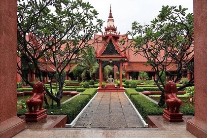 Day Tour In Phnom Penh City