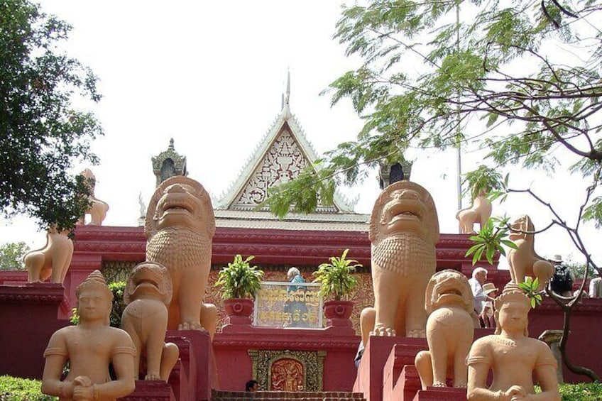 Day Tour In Phnom Penh City