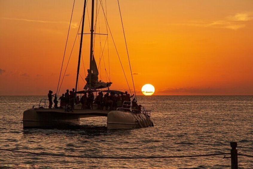 Pattaya Sunset Catamaran Island Hopping with Lunch