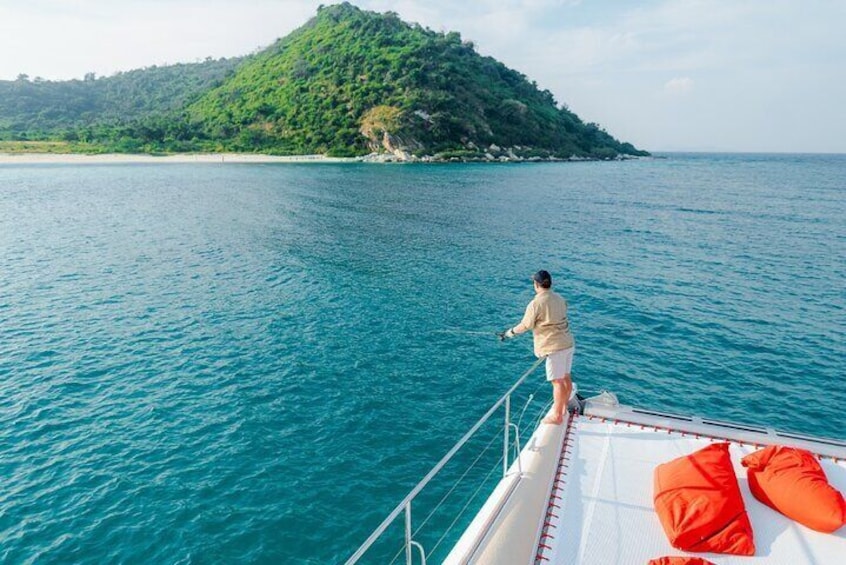 Pattaya Sunset Catamaran Island Hopping with Lunch