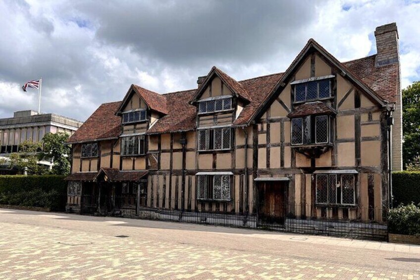 Stratford-upon-Avon Self-Guided Walking Tour Exploration Game