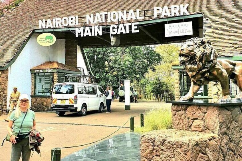 Private Half-Day Nairobi National Park in a Tour Van-Free Wi-Fi