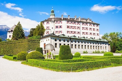 Skip-the-line Schloss Ambras Innsbruck Private Tour