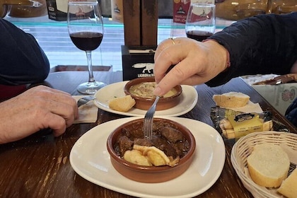 Cadiz Food Tour: Tapas, Drinks and Delights with a Local