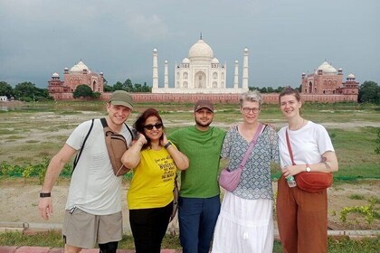 Taj Mahal Tour From Cruise Port, Mumbai, Cochin and Goa